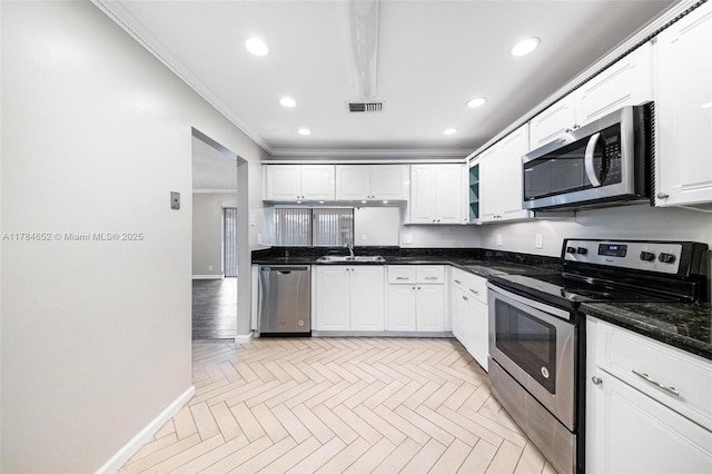 kitchen with visible vents, a sink, white cabinets, stainless steel appliances, and recessed lighting