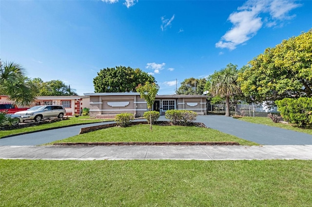 6421 NW 24th Pl, Sunrise, FL 33313 - ranch-style home featuring aphalt driveway, fence, and a front yard