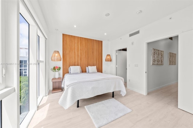 bedroom featuring visible vents, recessed lighting, light wood-style floors, and baseboards