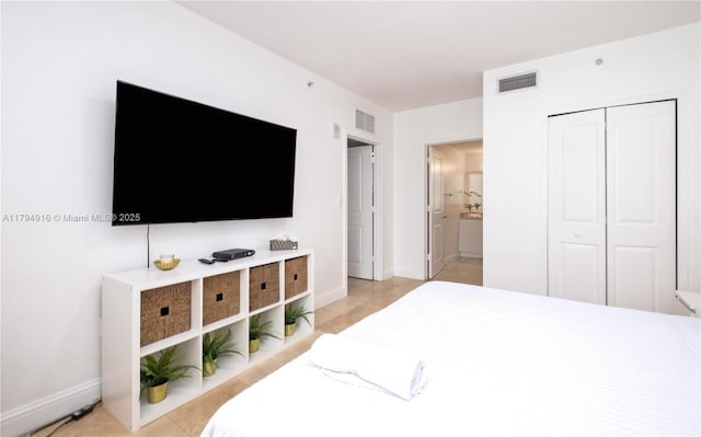 170 SE 14th St Unit 2708, Miami, FL 33131 - bedroom featuring visible vents, baseboards, and a closet