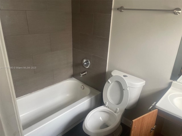 full bath with toilet and shower / washtub combination