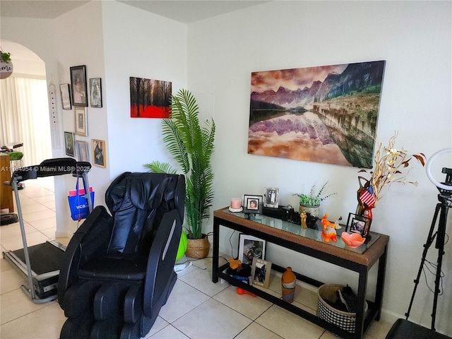 3064 SE 1st Dr Unit 3, Homestead, FL 33033 - living area with arched walkways and tile patterned flooring