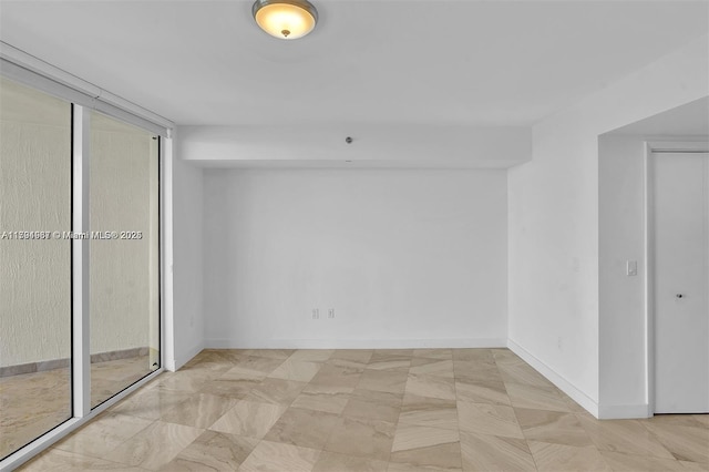 unfurnished bedroom featuring baseboards and a closet