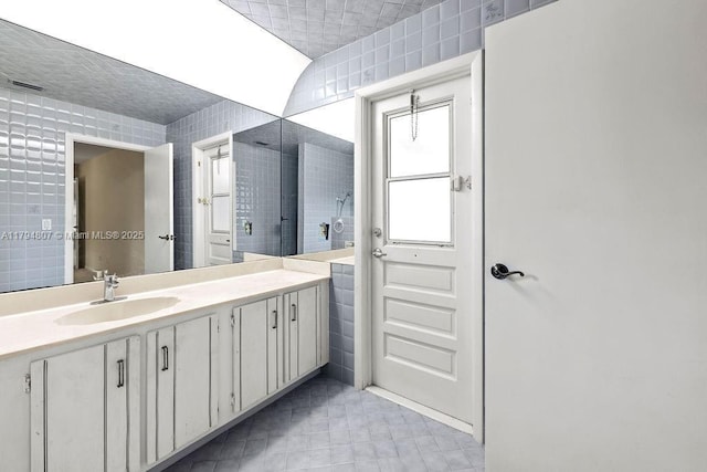 full bathroom featuring tile patterned floors, vanity, and visible vents