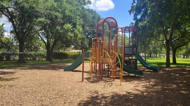 7640 NW 6th Ct, Plantation, FL 33324 - view of community play area