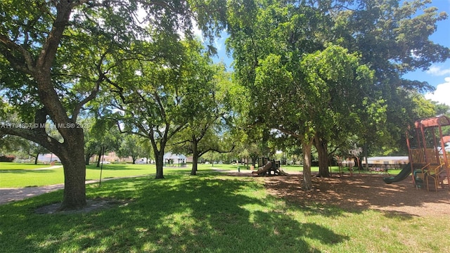 7640 NW 6th Ct, Plantation, FL 33324 - view of green lawn
