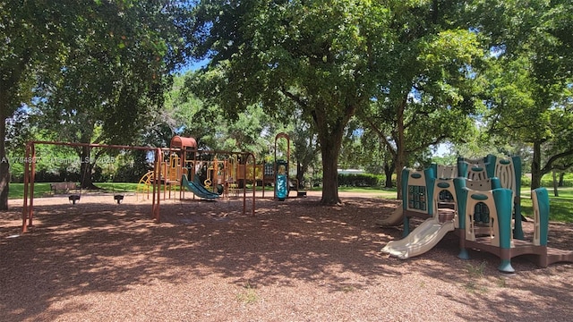 7640 NW 6th Ct, Plantation, FL 33324 - view of community play area
