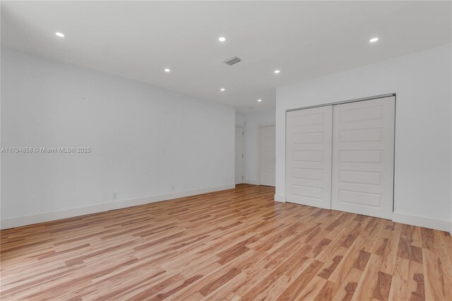 549 NE 12th Ave, Fort Lauderdale, FL 33301 - unfurnished bedroom featuring a closet, recessed lighting, light wood-style flooring, and visible vents