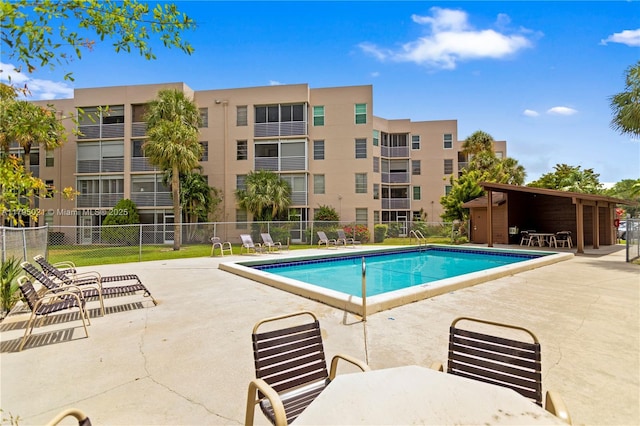 9501 Seagrape Dr Unit 205, Davie, FL 33324 - pool featuring fence and a patio area