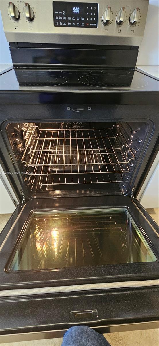 10207 Sunrise Lakes Blvd Unit 307, Sunrise, FL 33322 - kitchen view of electric range