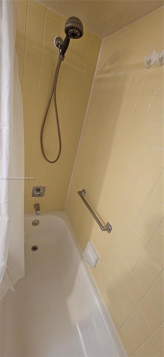 10207 Sunrise Lakes Blvd Unit 307, Sunrise, FL 33322 - full bath with shower / bath combination with curtain