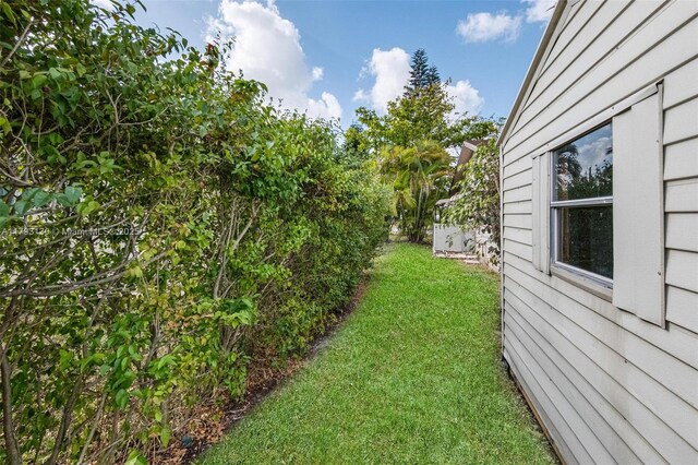 9103 NW 81st Ct, Tamarac, FL 33321 - view of yard