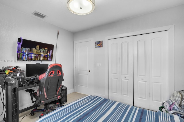 617 W 33rd St, Hialeah, FL 33012 - tiled bedroom featuring a closet and visible vents