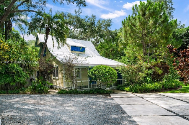 view of front of home with covered porch and concrete driveway