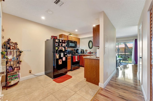 kitchen with recessed lighting, baseboards, visible vents, and black appliances