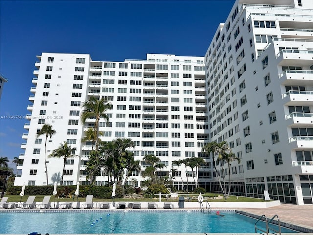5005 Collins Ave Unit 214, Miami Beach, FL 33140 - view of community pool