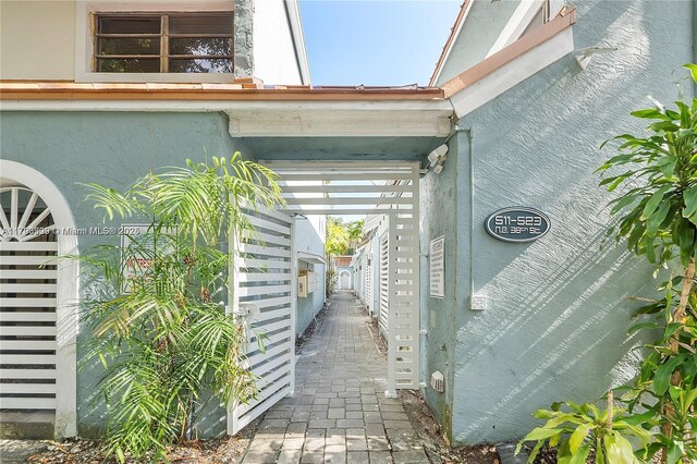 517 NE 38th St Unit 9, Miami, FL 33137 - hallway featuring concrete flooring