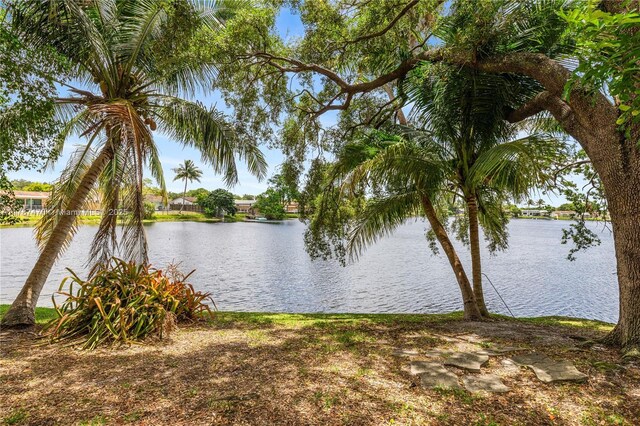 8956 Palm Tree Ln Unit 8956, Pembroke Pines, FL 33024 - property view of water