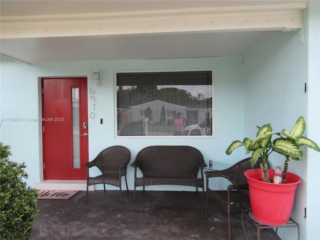 view of exterior entry with stucco siding