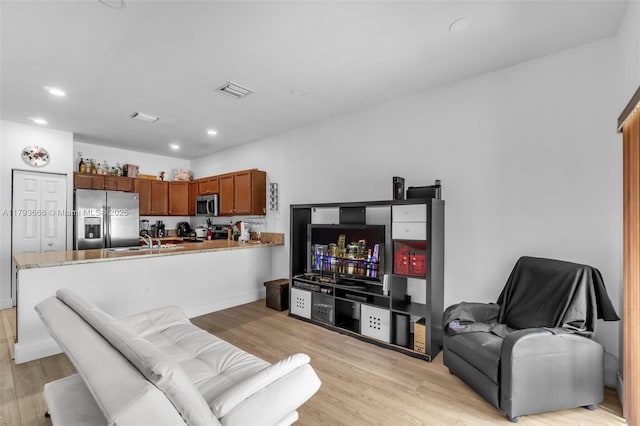 living area featuring light wood-style floors, visible vents, and recessed lighting