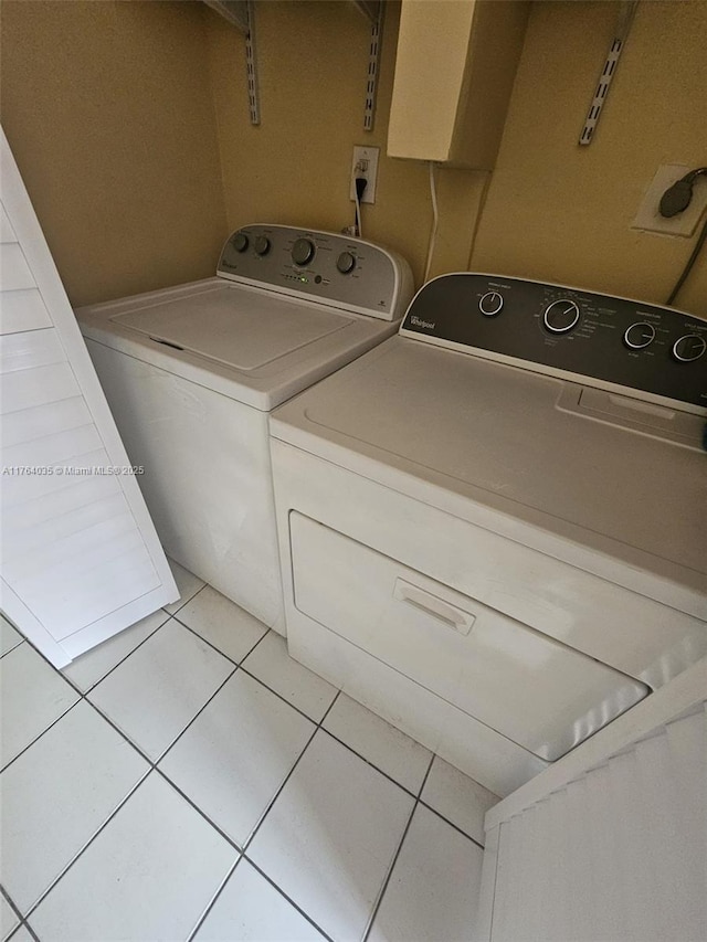 laundry area with laundry area, light tile patterned flooring, and independent washer and dryer