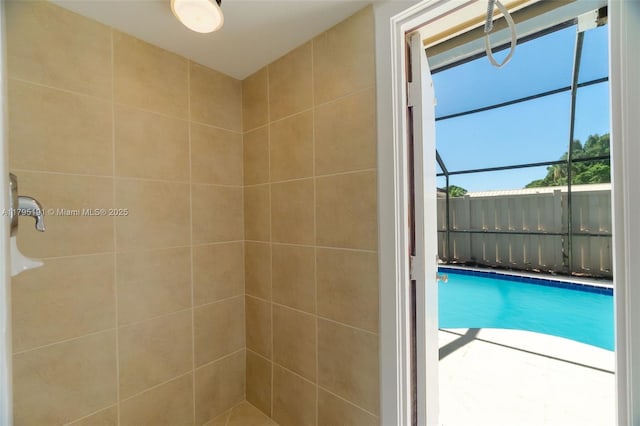 5926 Golden Eagle Cir, Palm Beach Gardens, FL 33418 - bathroom featuring tiled shower