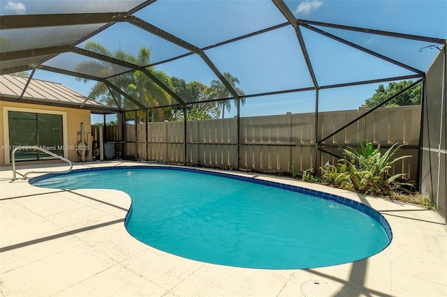 5926 Golden Eagle Cir, Palm Beach Gardens, FL 33418 - view of pool featuring a fenced backyard, a patio, and glass enclosure