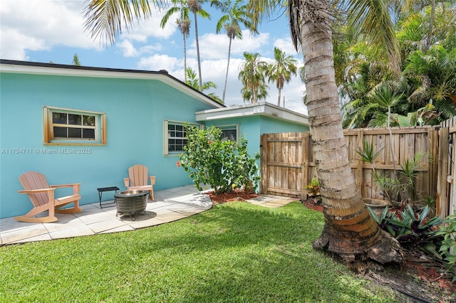 4400 NE 13th Ave, Oakland Park, FL 33334 - view of yard featuring fence and a patio area