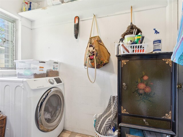 4400 NE 13th Ave, Oakland Park, FL 33334 - laundry room featuring laundry area and washer / clothes dryer