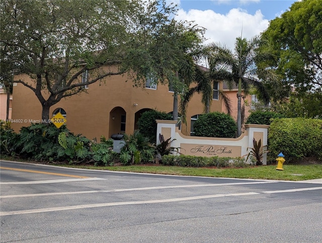view of community / neighborhood sign