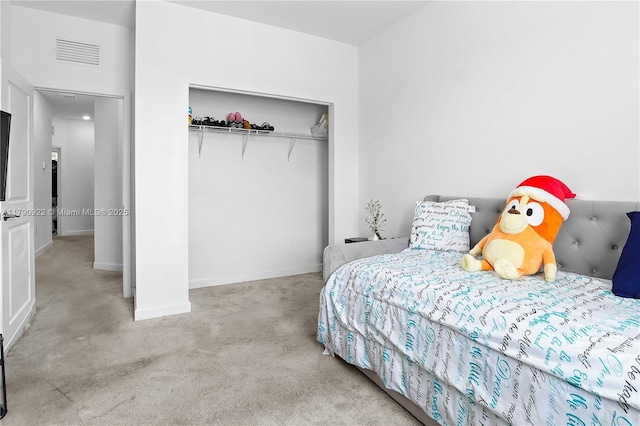 bedroom featuring a closet, baseboards, carpet flooring, and visible vents