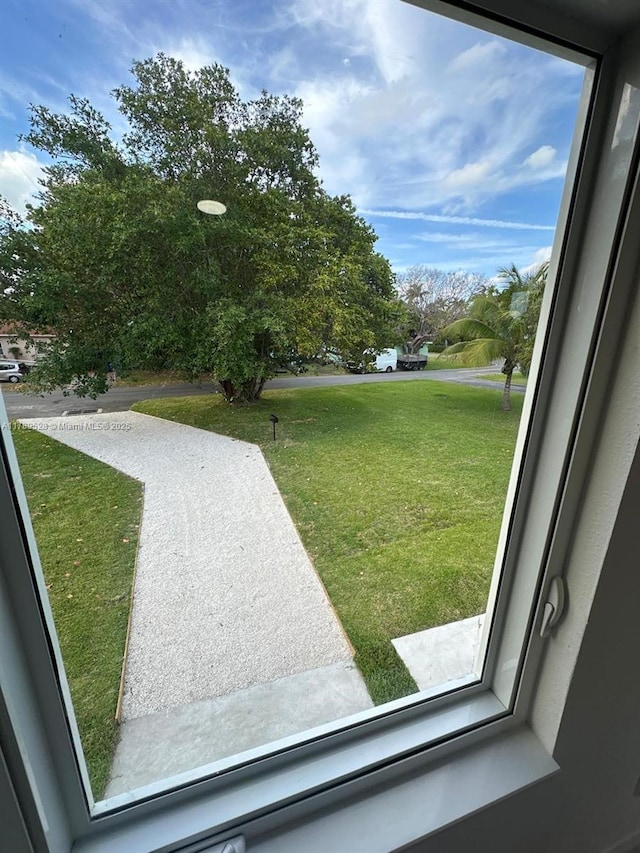360 NE 118th St, Miami, FL 33161 - interior space