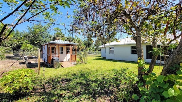 view of yard with an outdoor structure and a fenced backyard