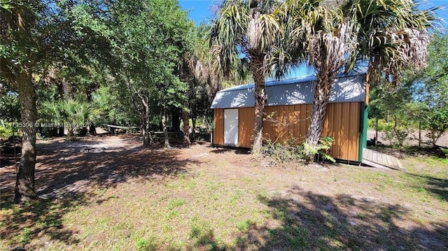 view of yard featuring a shed and an outbuilding