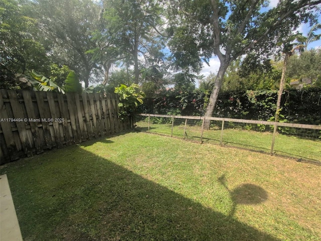 view of yard featuring a fenced backyard