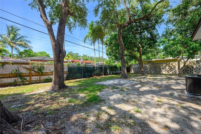 736 NE 164th St, Miami, FL 33162 - fenced backyard with central air condition unit