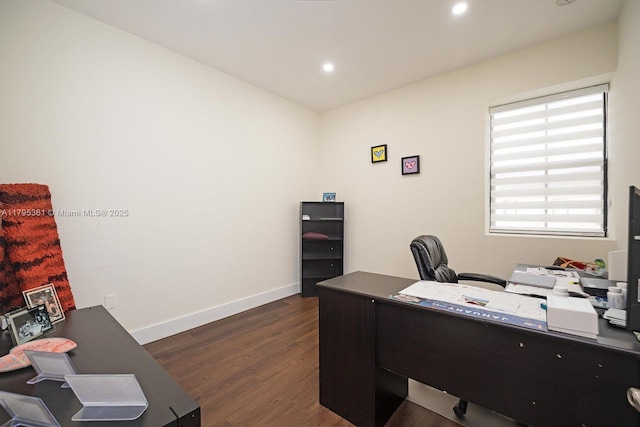 home office featuring recessed lighting, baseboards, and dark wood-style floors
