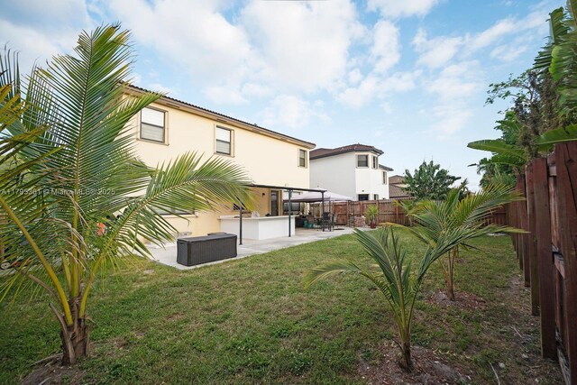 view of yard with cooling unit, a patio area, and a fenced backyard