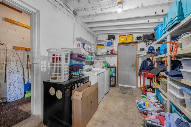 garage with washer and dryer