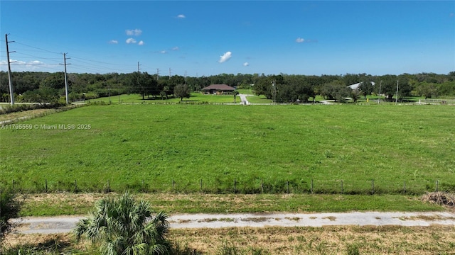 view of yard featuring a rural view