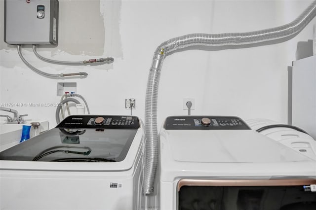 laundry area with laundry area and washer and clothes dryer