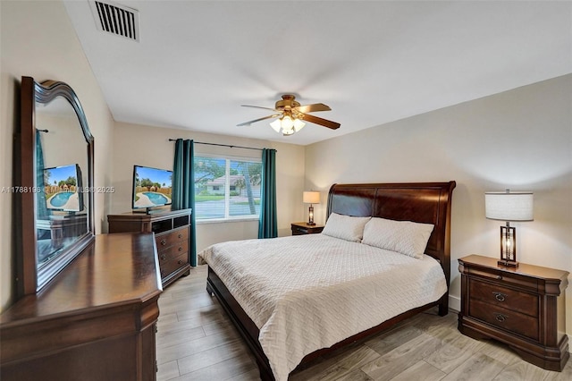 bedroom with visible vents, light wood-style floors, and ceiling fan