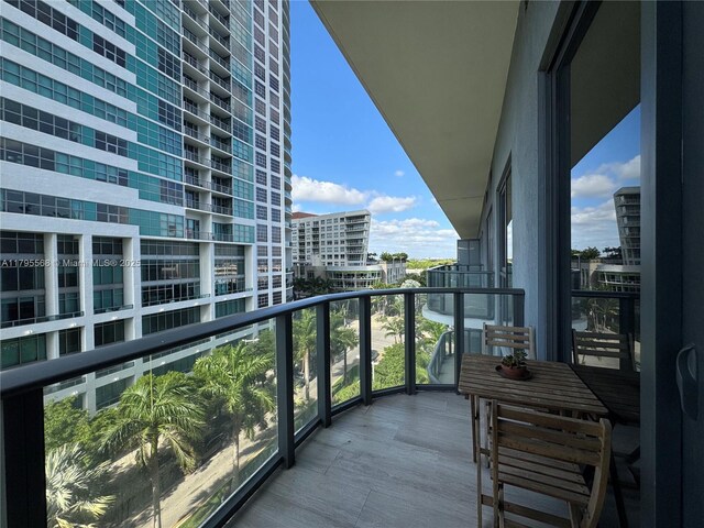 121 NE 34th St Unit L601, Miami, FL 33137 - building lobby with expansive windows