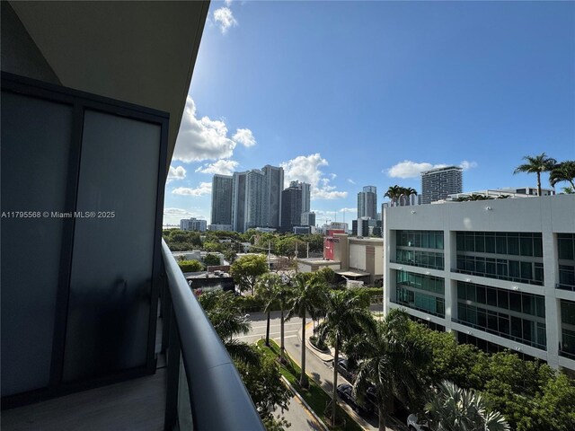 121 NE 34th St Unit L601, Miami, FL 33137 - exercise room with carpet