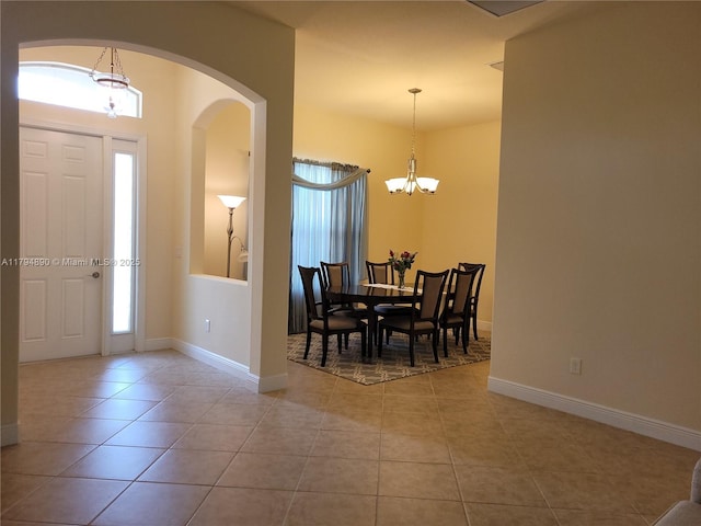 1080 SW Southlakes Way SW, Vero Beach, FL 32968 - tiled foyer entrance featuring arched walkways, baseboards, and a chandelier
