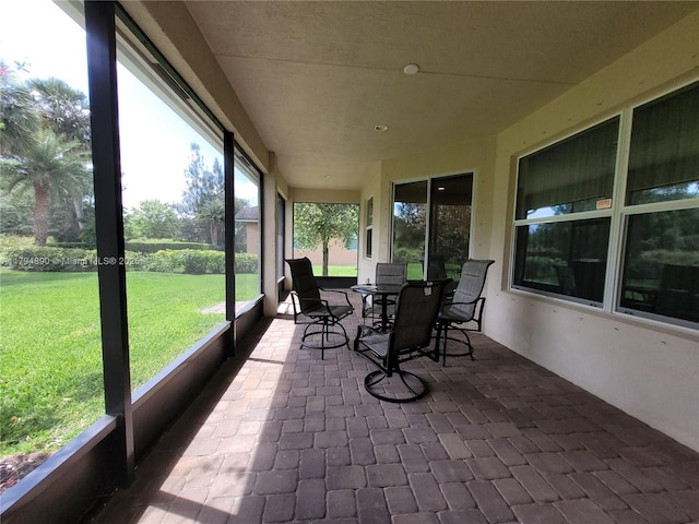 1080 SW Southlakes Way SW, Vero Beach, FL 32968 - sunroom with outdoor dining space