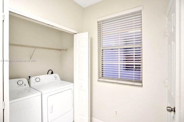 washroom featuring laundry area and independent washer and dryer