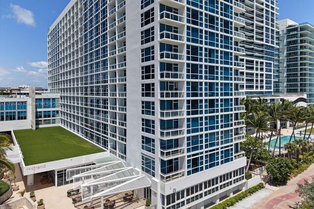 6801 Collins Ave Unit 605, Miami Beach, FL 33141 - view of apartment building / complex
