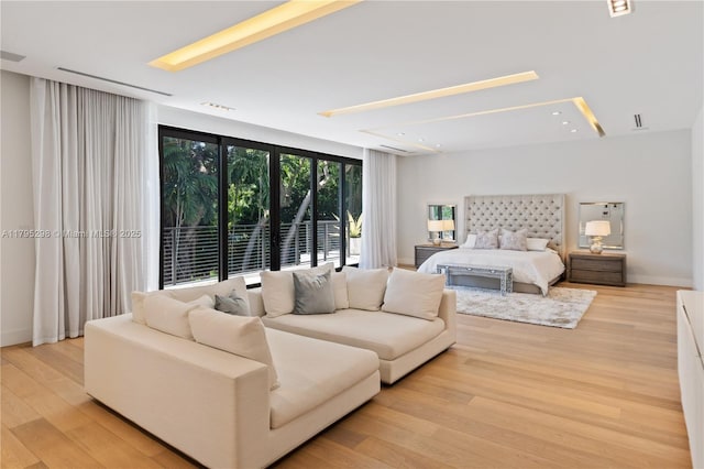 bedroom with light wood-type flooring, recessed lighting, baseboards, and visible vents