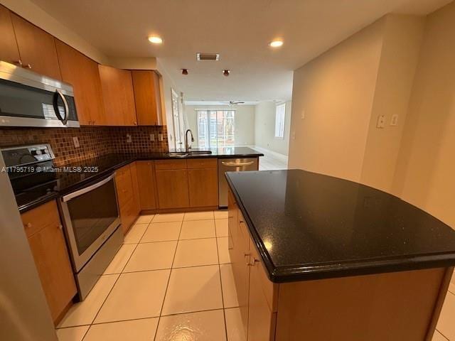 kitchen featuring appliances with stainless steel finishes, a sink, recessed lighting, decorative backsplash, and visible vents